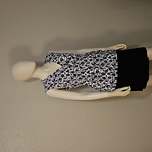 41 Hawthorn Aliska Sleeveless Front Wrap Surplice V-Neck Blouse - Picture 2 of 10